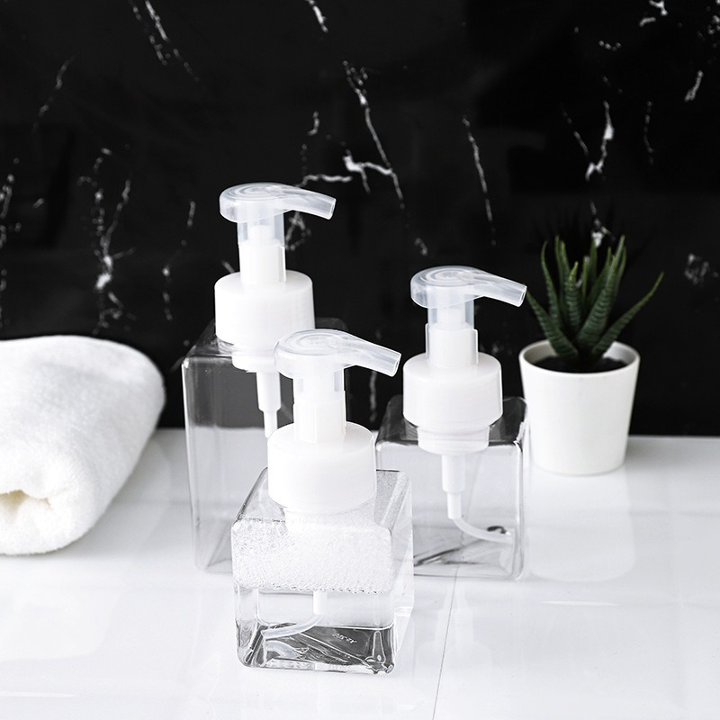 قطعتان من موزع الصابون البلاست - مراجعة Soap Making Foam وسعره